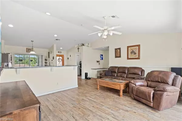 3303 32nd ST SW, Lehigh Acres, FL 33976