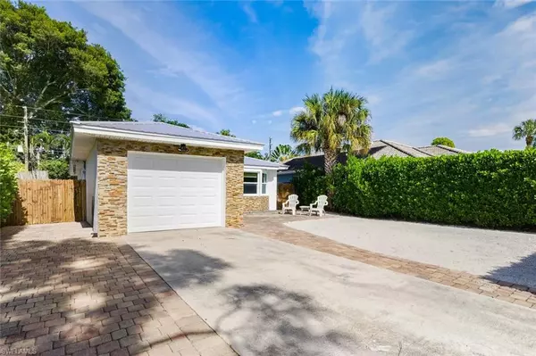 Naples, FL 34108,809 101st AVE N