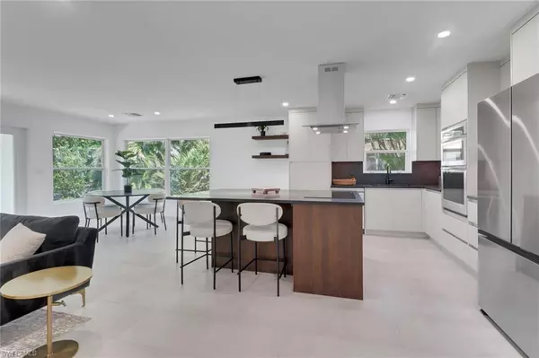 Naples, FL 34112,272 Yorkshire CT #11