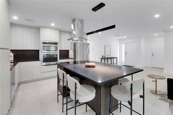 Naples, FL 34112,272 Yorkshire CT #11