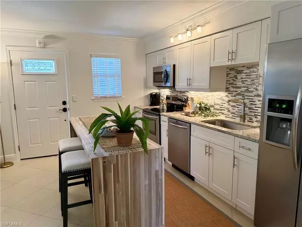 Naples, FL 34102,960 7th ST S #202