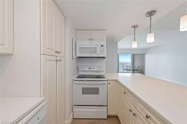 Naples, FL 34103,3443 Gulf Shore BLVD N #810