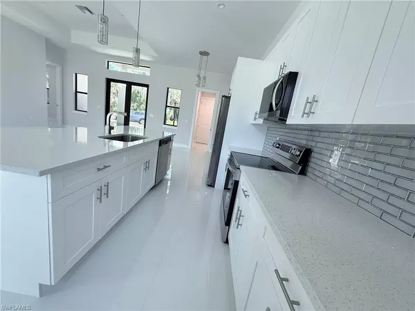 Naples, FL 34117,2266 Desoto BLVD S