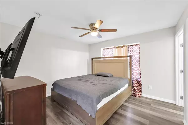 Naples, FL 34117,4015 16th AVE SE