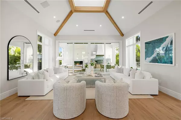 Naples, FL 34102,575 13th AVE S