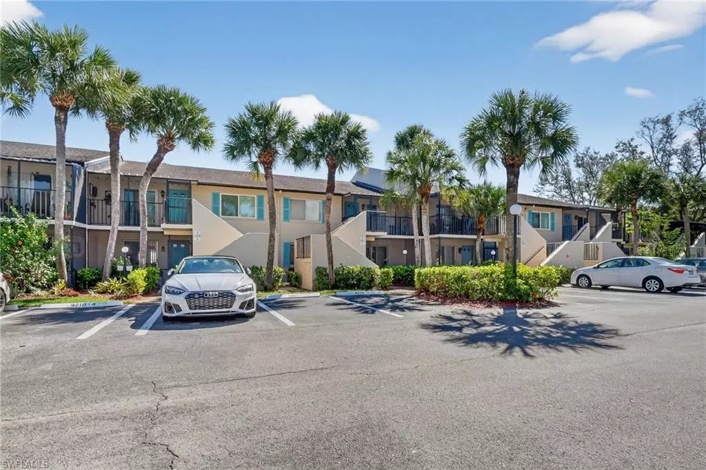 Naples, FL 34112,4210 Looking Glass LN #4210