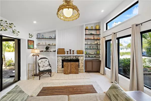 2918 Poplar ST, Naples, FL 34112