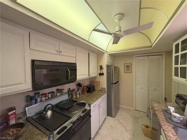 Naples, FL 34103,383 Harbour DR #207