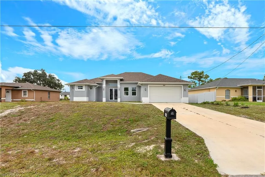 1043 Albert AVE, Lehigh Acres, FL 33971