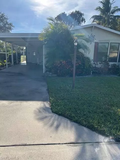 611 Charlemagne BLVD, Naples, FL 34112