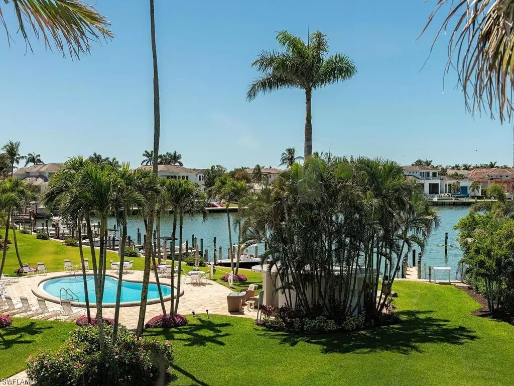 Naples, FL 34103,400 Park Shore DR #304