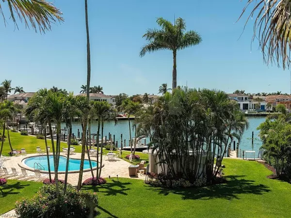 400 Park Shore DR #304, Naples, FL 34103