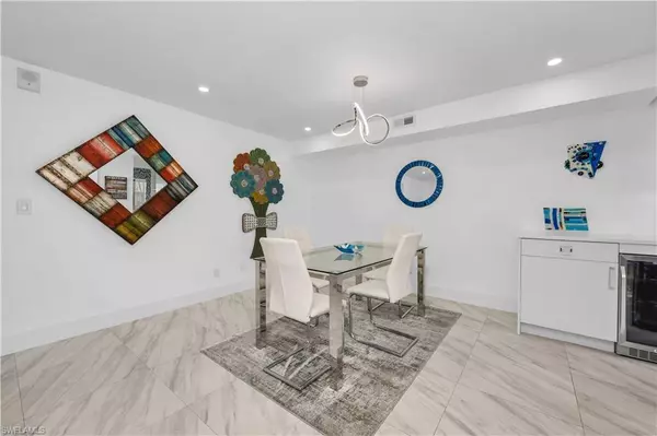 Naples, FL 34103,3000 Gulf Shore BLVD N #113