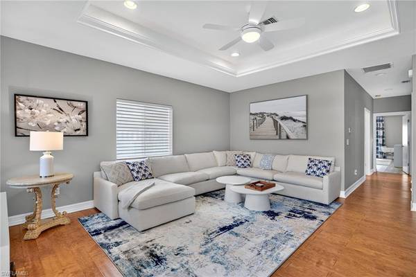 Naples, FL 34102,740 5th AVE N