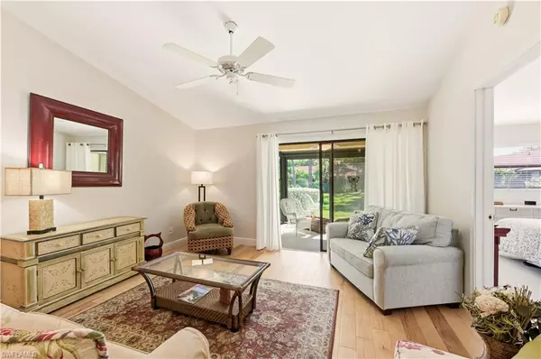 2060 Pine Isle LN #2060, Naples, FL 34112