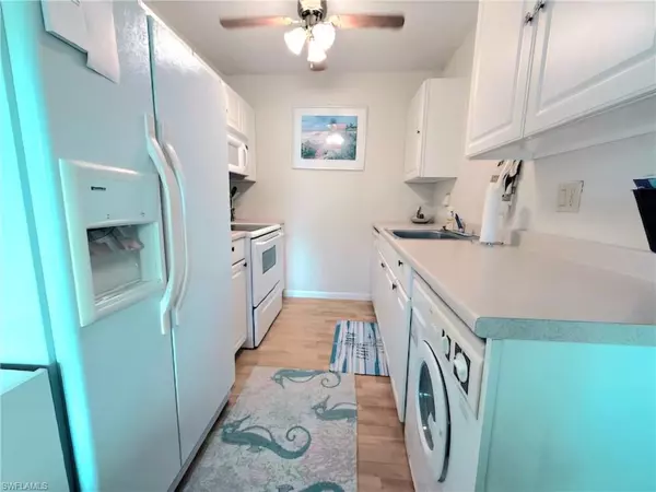 Naples, FL 34112,4613 Bayshore DR #B8