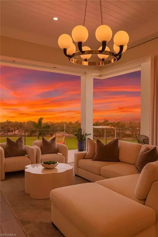 Naples, FL 34102,201 8th ST S #301