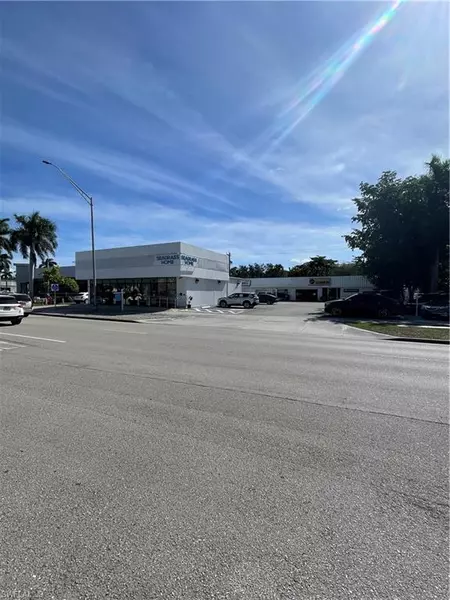 850 Seagate DR, Naples, FL 34103