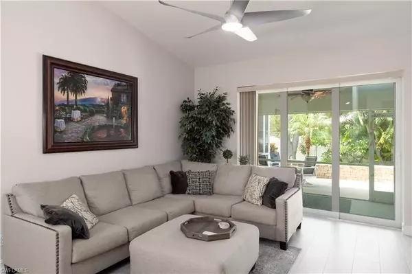 Naples, FL 34104,5433 Whitten DR #106