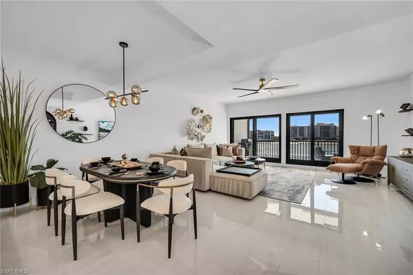 Naples, FL 34113,533 La Peninsula BLVD #533