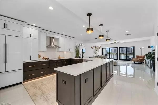 Naples, FL 34113,533 La Peninsula BLVD #533