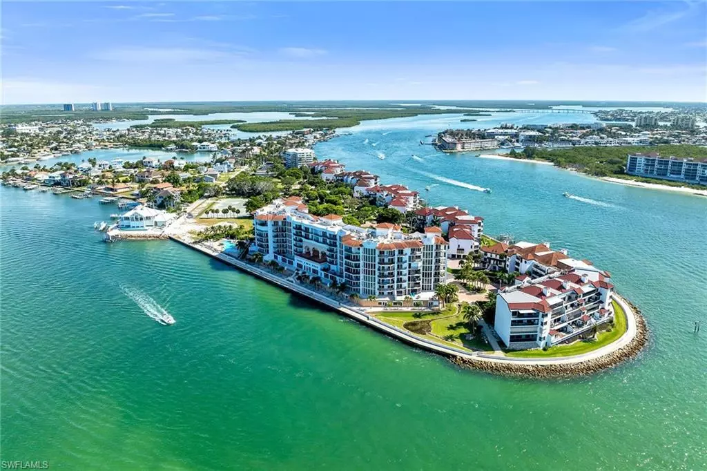 Naples, FL 34113,533 La Peninsula BLVD #533