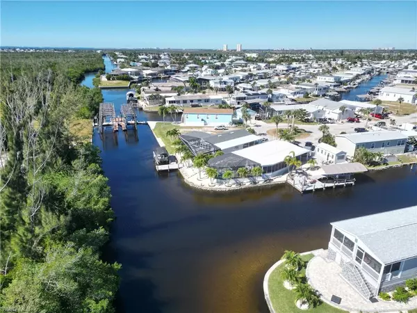 Fort Myers Beach, FL 33931,17940 Peppard DR