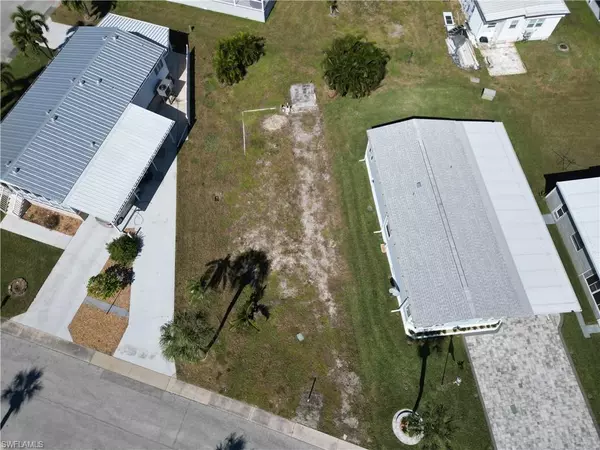 Fort Myers Beach, FL 33931,11380 Azalea LN