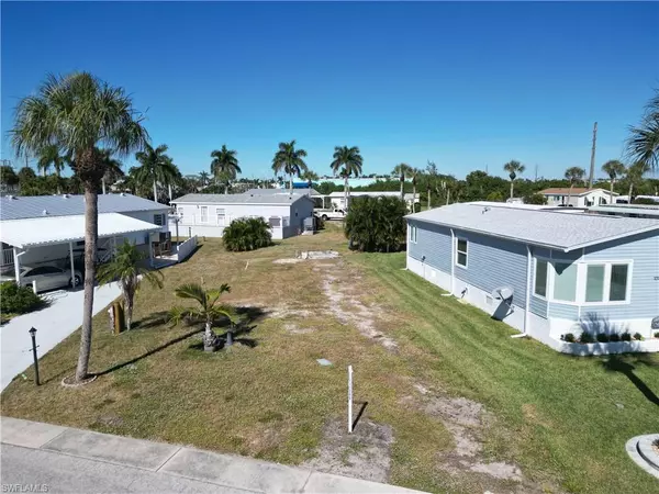 Fort Myers Beach, FL 33931,11380 Azalea LN