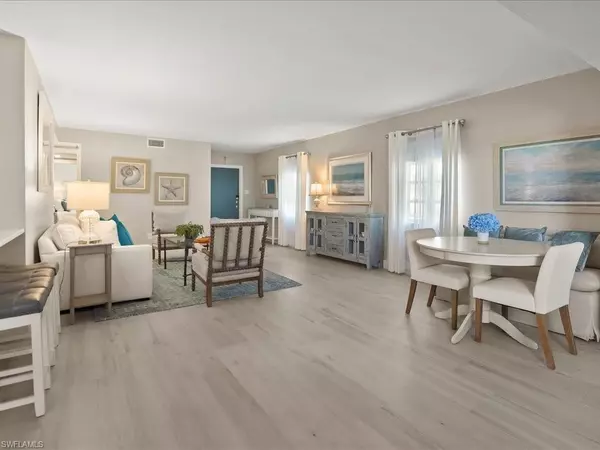 Naples, FL 34102,1568 Gulf Shore BLVD N #4