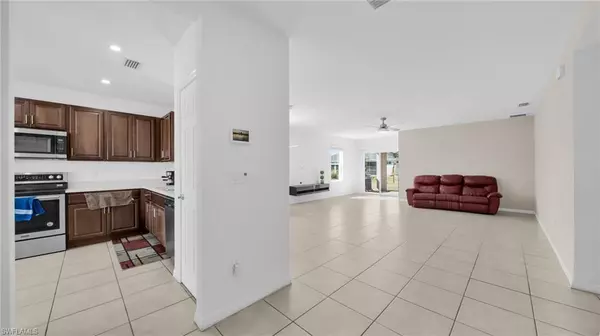 Cape Coral, FL 33993,506 NW Juanita CT