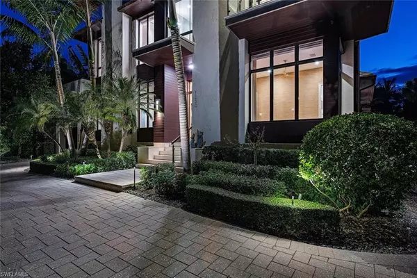 Naples, FL 34102,1230 Gulf Shore BLVD S