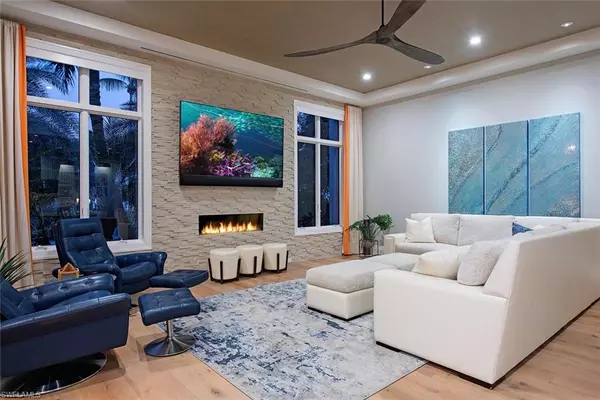 Naples, FL 34102,1230 Gulf Shore BLVD S