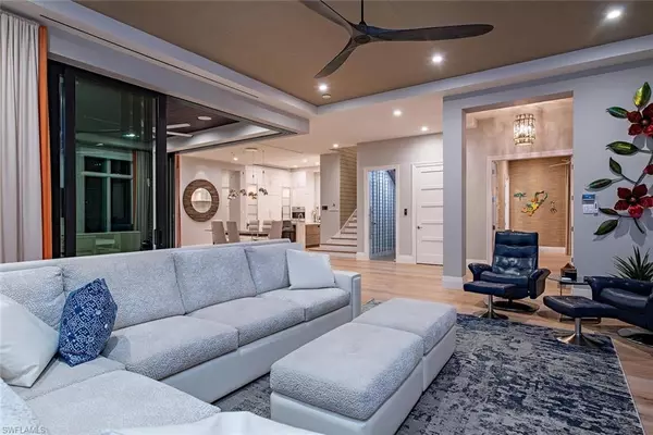 Naples, FL 34102,1230 Gulf Shore BLVD S