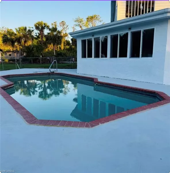 250 10th ST NE, Naples, FL 34120