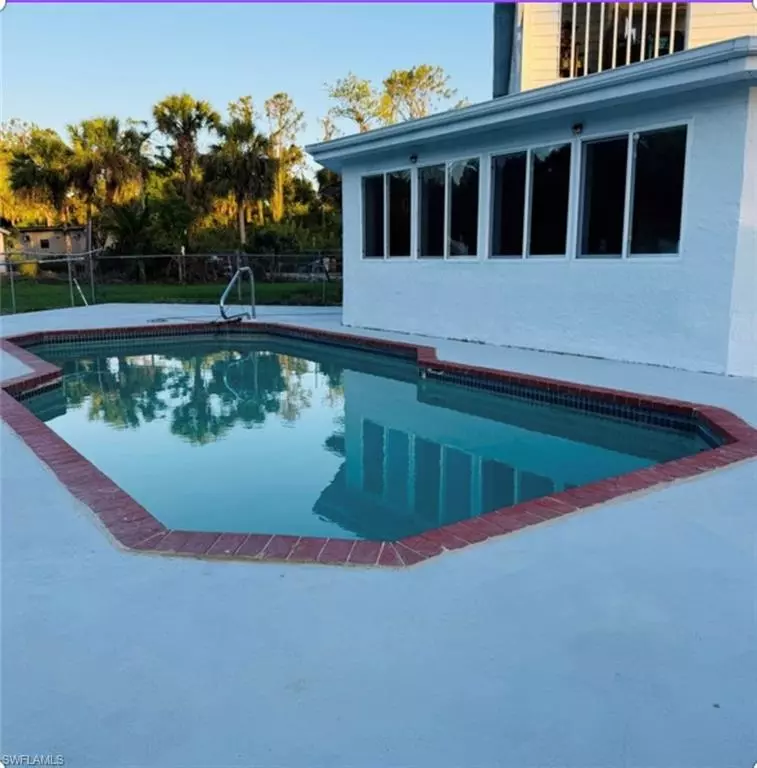 Naples, FL 34120,250 10th ST NE