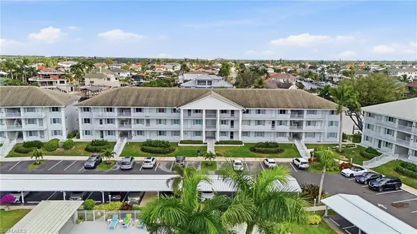 Naples, FL 34108,10684 Gulf Shore DR #106B