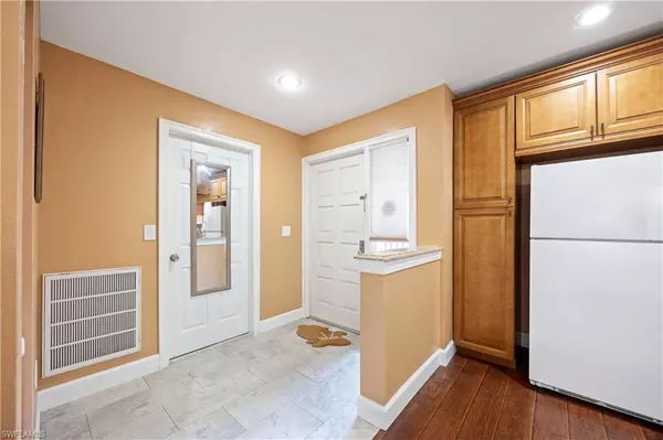 Fort Myers, FL 33919,4250 Steamboat BND #203