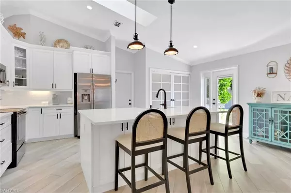 1151 Jardin DR, Naples, FL 34104