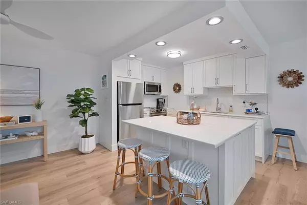 Naples, FL 34102,1950 Gulf Shore BLVD N #101