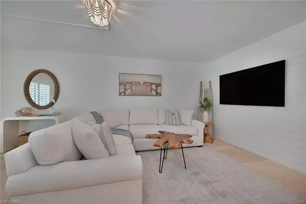 Naples, FL 34102,1950 Gulf Shore BLVD N #108