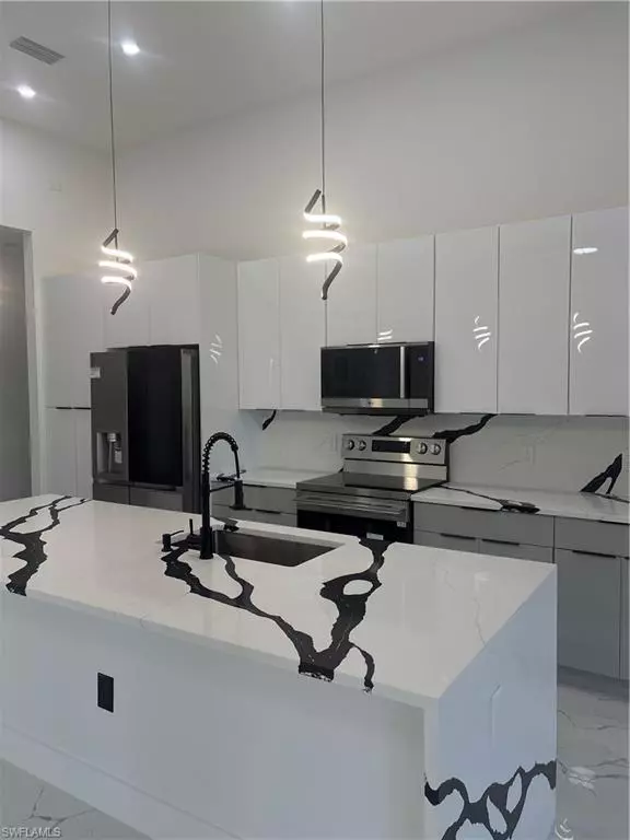 Lehigh Acres, FL 33971,3716 13th ST W