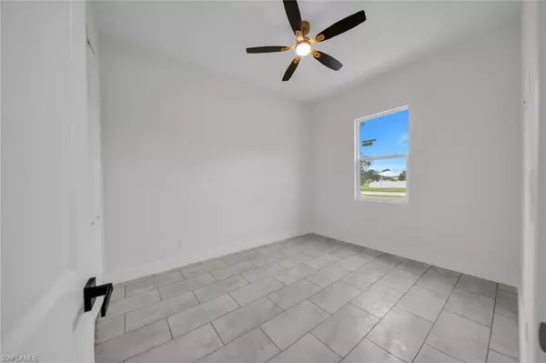 Lehigh Acres, FL 33973,4833-4835 Leonard BLVD S