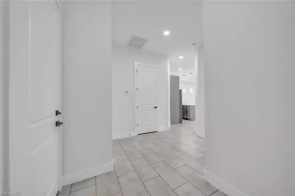 Lehigh Acres, FL 33973,4833-4835 Leonard BLVD S