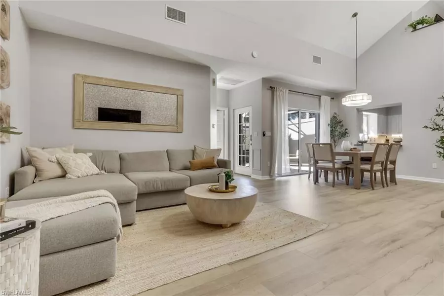 4536 Court WAY #19D, Naples, FL 34109