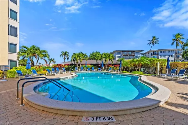 Naples, FL 34103,3420 Gulf Shore BLVD N #44