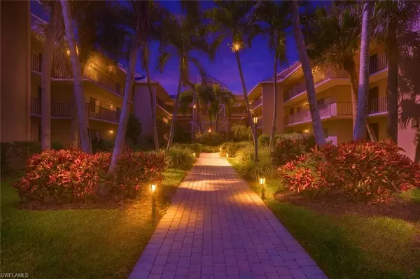 Naples, FL 34104,5250 Fox Hollow DR #505