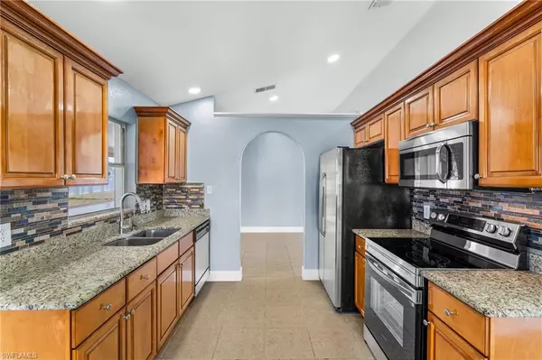 Cape Coral, FL 33909,1715 NE 2nd AVE