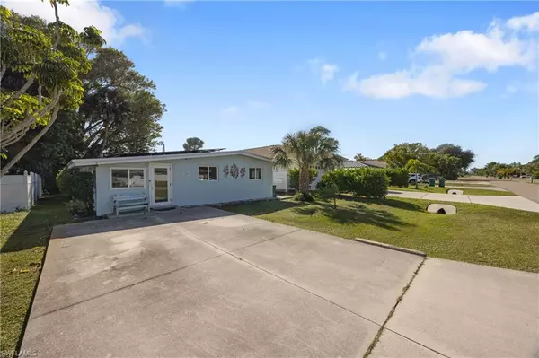 Naples, FL 34108,736 92nd AVE N