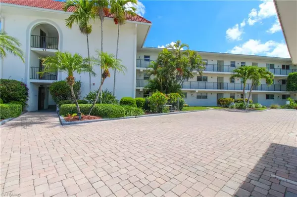 41 High Point CIR S #303, Naples, FL 34103